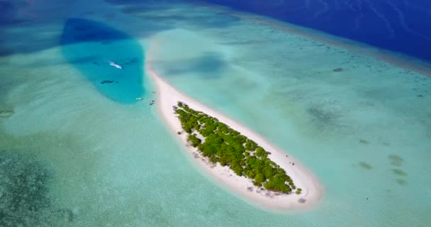 Costa Dell Isola Con Acqua Increspata Vista Dall Alto Paesaggio — Video Stock