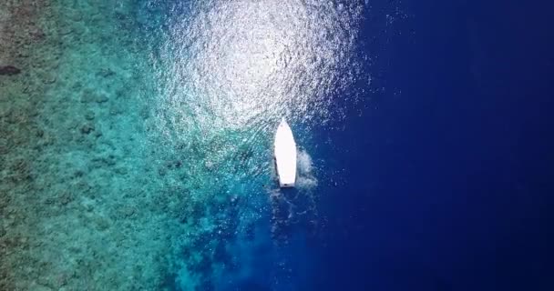 Яхта Дрейфує Синьому Морі Подорож Бора Бора Французька Полінезія — стокове відео