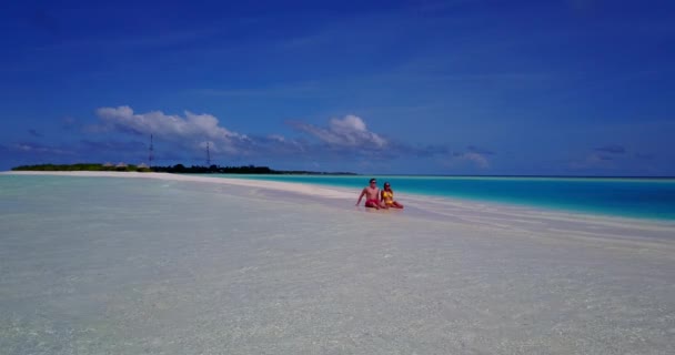 Joven Pareja Feliz Relajándose Playa Tropical Jamaica Concepto Vacaciones Viaje — Vídeos de Stock