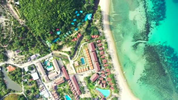 Małe Domki Zielonej Wyspie Oglądane Góry Egzotyczne Wakacje Bali Indonezja — Wideo stockowe