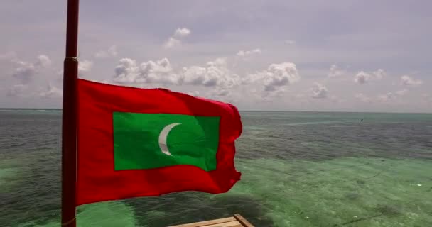 Fahnenschwenken Der Malediven Auf Panton Mit Meereshintergrund — Stockvideo