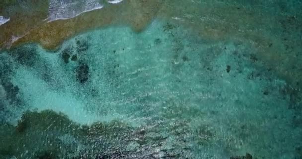 海岸の透明度の高い水のトップビュー サムイ島の自然風景 アジア — ストック動画