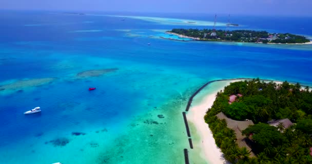 Luftaufnahme Von Inseln Pulsierenden Blauen Meer Exotische Naturlandschaft Auf Bali — Stockvideo