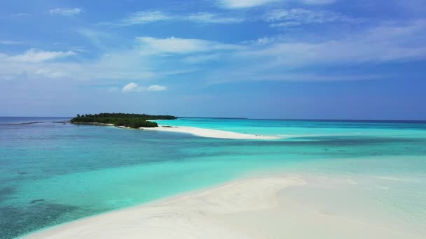 Pequena Ilha Mar Vibrante Com Céu Azul Fundo Cena Natural — Vídeo de Stock