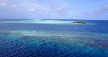 Deniz kenarında ılık bir hava. Bora Bora 'daki tropik cennet, Fransız Polinezyası.