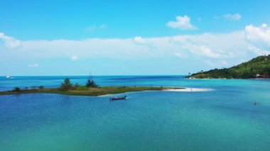 Tek botlu deniz manzaralı. Bahamalar, Karayipler 'de tropik tatil. 