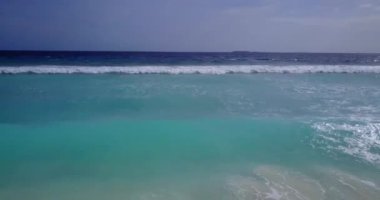 Canlı turkuaz deniz kenarı. Bahamalar cennet sahnesi, Karayipler.