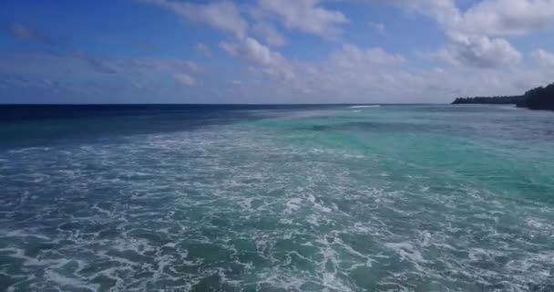 波涛汹涌的大海充满了泡沫 多米尼加共和国 加勒比的夏季风景 — 图库视频影像