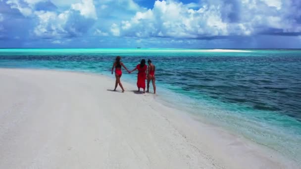 Concepto Vacaciones Verano Viajeros Mujeres Con Bikini Rojo Phuket Tailandia — Vídeos de Stock