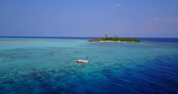 Pequeño Barco Motor Cerca Isla Escena Veraniega República Dominicana — Vídeos de Stock