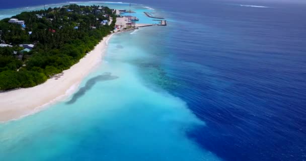 Luftaufnahme Der Paradiesinsel Blauen Meer Drohnenblick Pauschalreisen Nach Malediven Südasien — Stockvideo