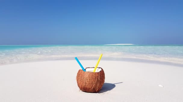 Bebida Coco Playa Disfrutando Vacaciones Tropicales Bali Indonesia — Vídeos de Stock