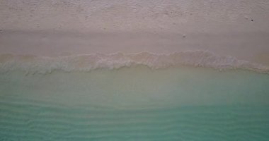 Kıyıda sığ su. Dominik Cumhuriyeti, Karayipler 'de yaz tropik sahneleri. 