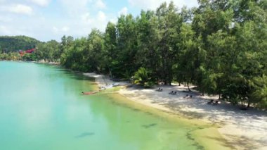 Kıyı bölgesi tepeden görünüyor. Tayland, Asya 'da tatil sahnesi. 
