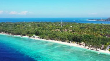 Tropikal denizi olan yeşil deniz manzarası. Tayland, Asya 'da yaz tatili.  