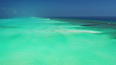 Huzurlu turkuaz deniz manzarası. Endonezya, Bali 'de yaz tatili.  