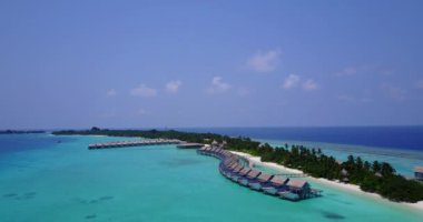 Tropikal adada bungalovları olan bir yazlık. Endonezya 'nın Bali Doğası.