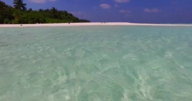 Yeşil tropikal adada güneşli hava zamanı. Tayland, Asya 'da yaz tatili. 