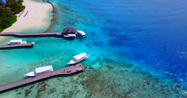 Luksusowe Jachty Zadokowały Przy Molo Tropikalnej Wyspy Wakacje Bali Indonezja — Wideo stockowe