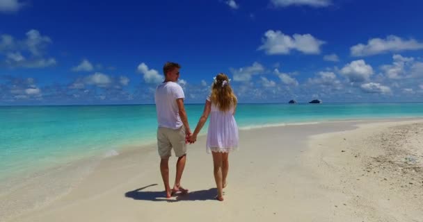 Happy Romantic Couple Tropical Beach — Stock Video