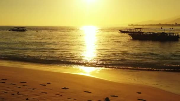 Los Barcos Atracados Atracaron Orilla Del Mar Hora Dorada Viajar — Vídeos de Stock