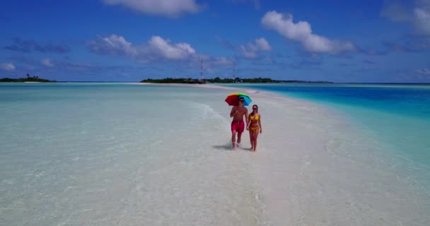 Пара Відпочиває Літніх Екзотичних Канікулах Тропічному Острові Літньої Подорожі Концепцією — стокове відео