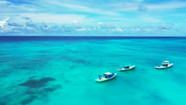 Żeglarskie Jachty Dryfujące Turkusowym Morzu Podróż Bora Bora Polinezja Francuska — Wideo stockowe