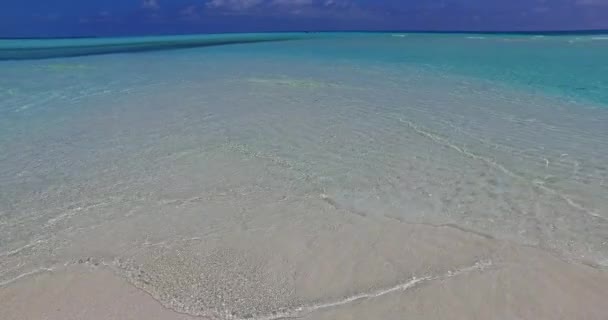 Пляж Прозрачной Спокойной Морской Водой Тропическая Природа Малайзии Азии — стоковое видео