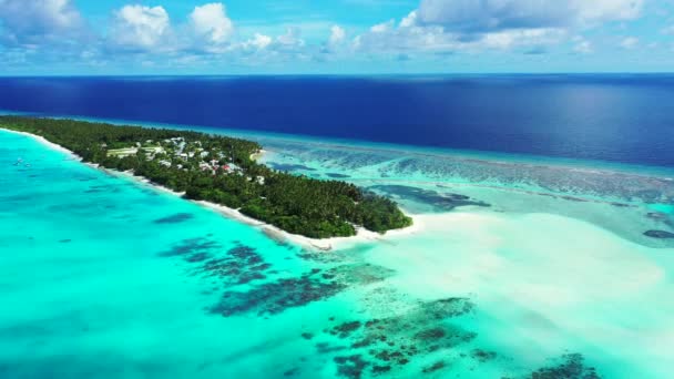 Vista Del Mar Turquesa Claro Fondos Naturales Isla Maldivas — Vídeos de Stock