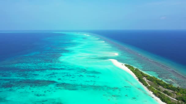 Widok Plażę Krystalicznie Czystym Turkusowym Morzem Bora Bora Wysp Polinezji — Wideo stockowe