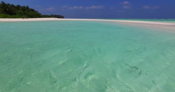 Pantai Dengan Pasir Putih Dan Air Laut Kristal Liburan Musim — Stok Video