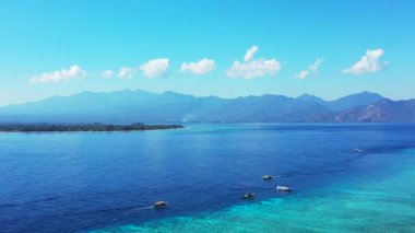 Koh Samui adası manzaralı güzel gökyüzü ve berrak turkuaz su