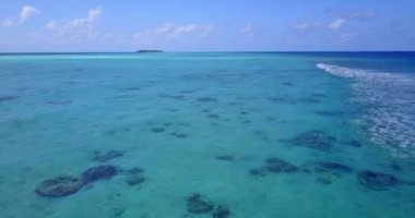 Sakin şeffaf deniz suyu. Endonezya, Bali 'nin egzotik doğa manzarası. 