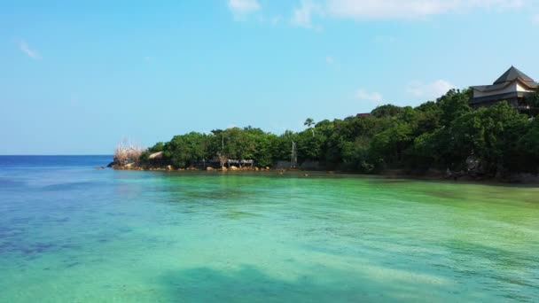 Côte bleu turquoise avec plage de sable blanc. Voyage d'été à Java, Indonésie.