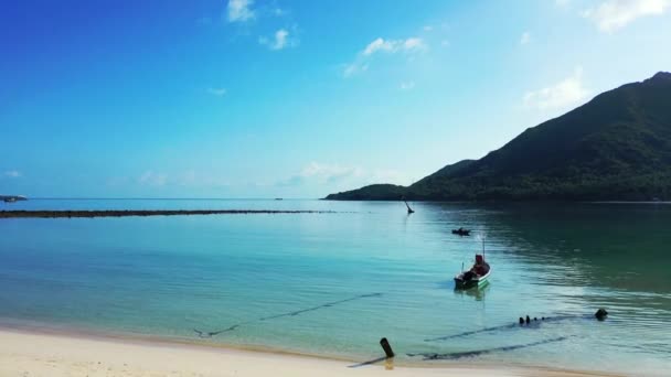 Aan Zee Bij Groene Bergen Exotische Vakantie Thailand — Stockvideo