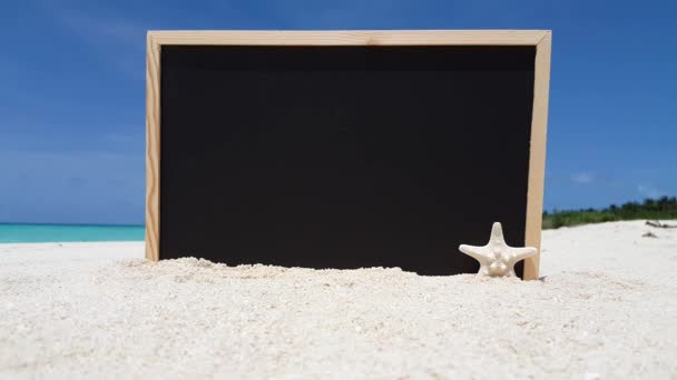 Schoolbord Met Zeester Het Strand Zomertijd Ontspanning Maleisië Azië — Stockvideo