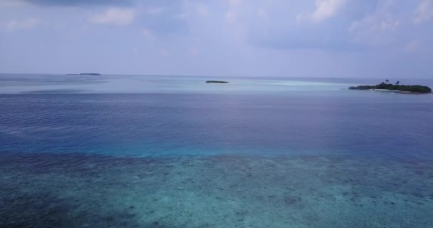 Vliegend Langs Blauwe Rimpelende Zee Serene Zeegezicht Reis Naar Barbados — Stockvideo