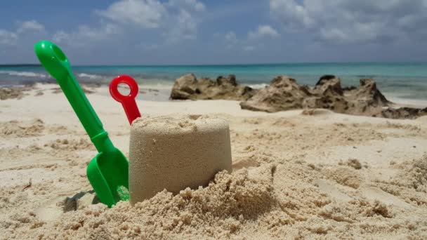 Sandtorn Med Skyfflar Stranden Sommarlandskap Dominikanska Republiken Karibien — Stockvideo