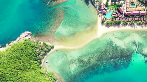 Widok Góry Przezroczystej Płytkiej Wody Pobliżu Tropikalnej Wyspy Podróż Bali — Wideo stockowe