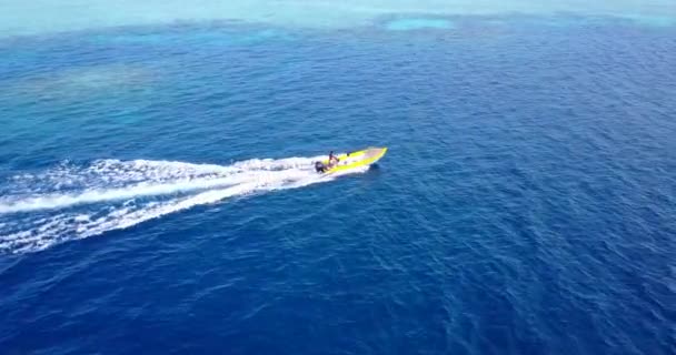 Person Die Wasser Roller Blauen Meer Fährt Sommerliche Meereslandschaft Von — Stockvideo