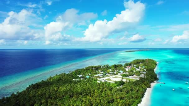 Een Drone Die Boven Het Eiland Vliegt Exotische Vakantie Dominicaanse — Stockvideo