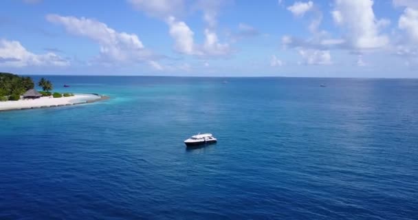 Barco Vela Mar Azul Vacaciones Exóticas Maldivas Asia Meridional — Vídeos de Stock