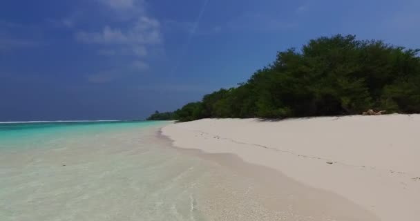 Pantai Kosong Pagi Hari Dengan Sinar Matahari Yang Cerah Musim — Stok Video