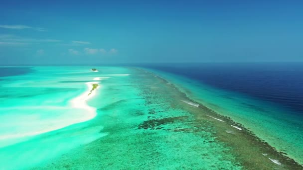 Mar Turquesa Vibrante Alrededor Isla Disfrutando Vacaciones Tropicales Bali Indonesia — Vídeo de stock