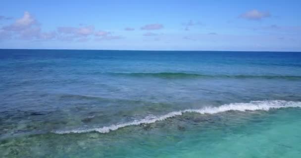 看着汹涌的海浪 马尔代夫的夏季风景 — 图库视频影像