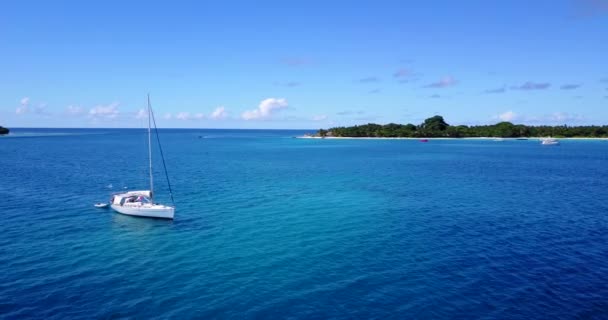 Zeilboten Blauwe Zee Zomer Scene Bahama Caribisch Gebied — Stockvideo