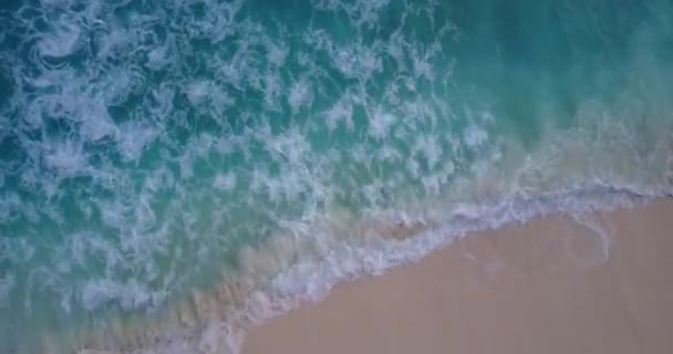 Blick Von Oben Auf Wellen Die Strand Laufen Reisen Nach — Stockvideo