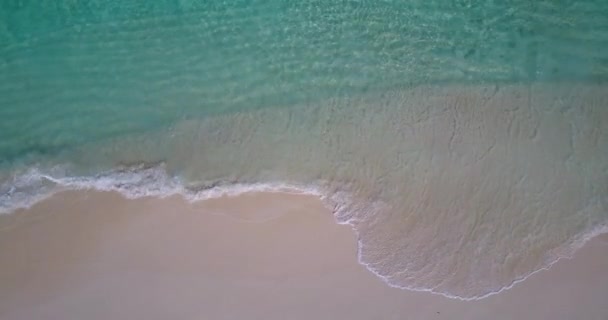 Klares Blaues Wasser Mit Weißem Sand Strand — Stockvideo