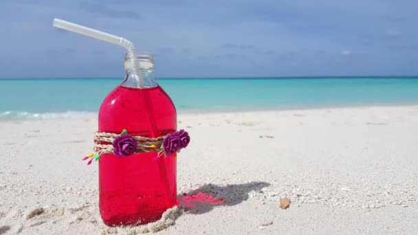 Bevanda Rossa Con Paglia Sulla Spiaggia Natura Idilliaca Bali — Video Stock