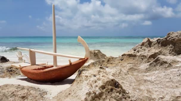 Игрушечный Корабль Побережье Тропическая Поездка Барбадос Карибы — стоковое видео